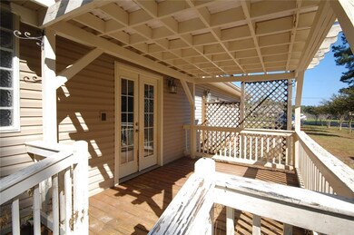 Doors lead to the breakfast room.