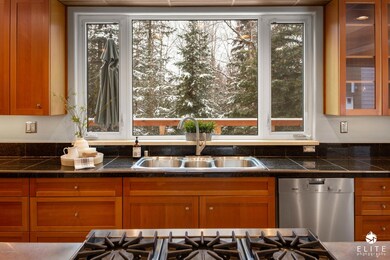 WEST-FACING KITCHEN