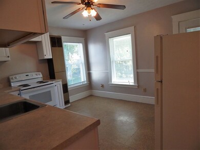 537 Howe St unit 1 Rear, Manchester, NH 03103 - photo 4