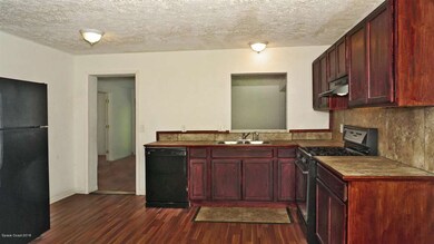 517 Clarke St-12