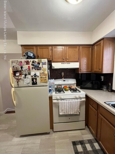 141 Charleston Ave unit 2, Staten Island, NY 10309 - photo 4