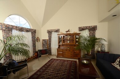 15 Kristen living room