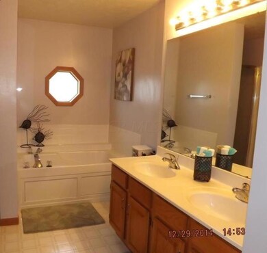 2850 Master Bath_crop