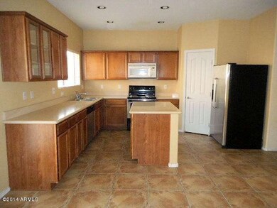 044-023955 - Kitchen