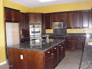 Gourmet Kitchen Has it All!