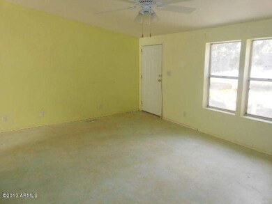 023-232798  living room 2