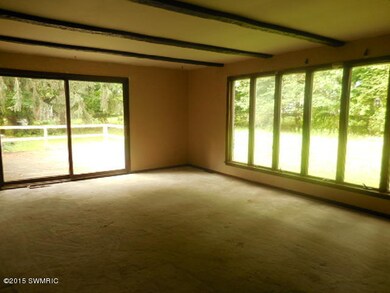 263-466641-Family room 1