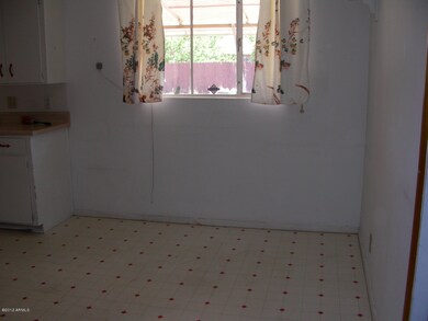 Eat-In Kitchen