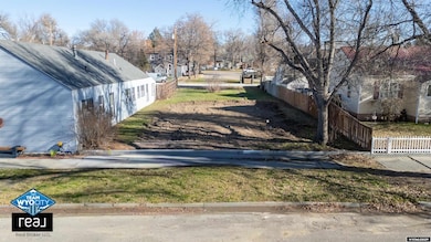 219 S 3rd St, Douglas, WY 82633 - photo 2