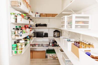 1700 W 2700 N unit 110, Pleasant View, UT 84404 - photo 6