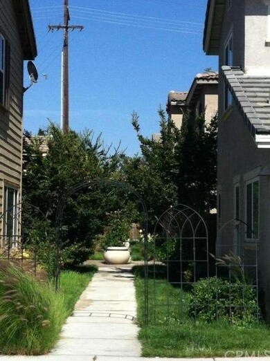 Private walkway to end unit