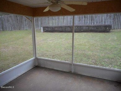 5. SCREENED PATIO