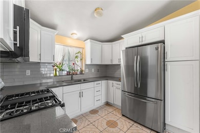 16079 Yarnell St unit B18, Sylmar, CA 91342 - photo 2