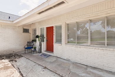 1606 Oaks Dr, Pasadena, TX 77502 - photo 2