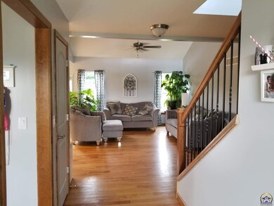 7118 SW 17th St, Topeka, KS 66615 - photo 4