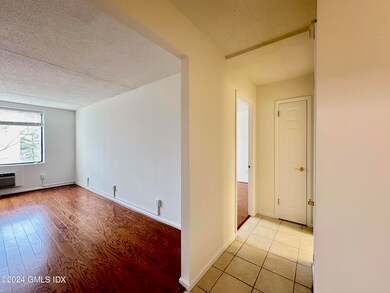 Greenwich Green unit 407, Old Greenwich, CT 06870 - photo 4