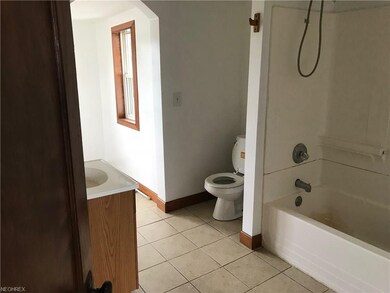 1000 Clarendon Ave SW, Canton, OH 44710 - photo 5