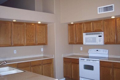 EAT-IN KITCHEN