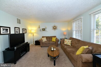 8661 Maple Glen Ct, Springfield, VA 22153 - photo 3