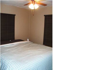 MASTER BEDROOM.