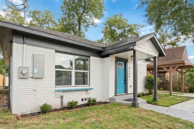 6208 Cochran St, Houston, TX 77022 - photo 4