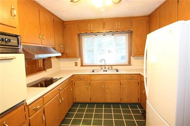 5105 Mansfield Ln, Shawnee, KS 66203 - photo 4