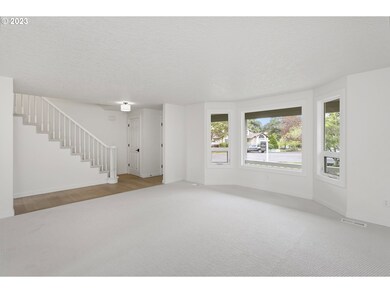 Living Room/Entrance