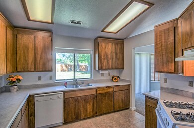 1060 Nighthawk Ln, Redding, CA 96003 - photo 6