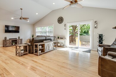 827 S Euclid Ave, Elmhurst, IL 60126 - photo 2