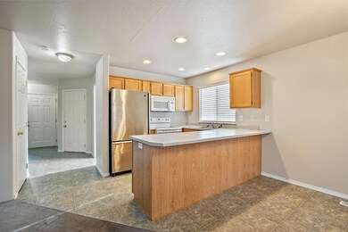 1379 Circle Wood Dr, Central Point, OR 97502 - photo 4