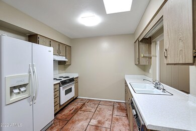 13807 N Newcastle Dr, Sun City, AZ 85351 - photo 3
