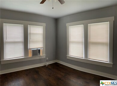 201 E Kingsbury St, Seguin, TX 78155 - photo 3