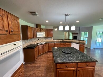 612 Town Creek Ct, Fredericksburg, TX 78624 - photo 7