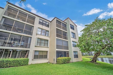 2311 S Cypress Bend Dr unit 316B, Pompano Beach, FL 33069 - photo 7