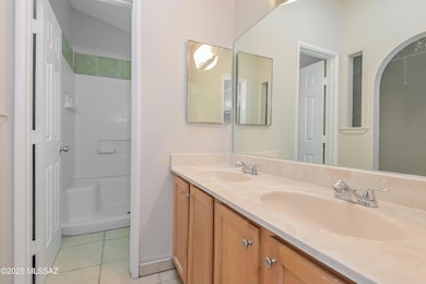 007-photo-primary-bathroom-10230223