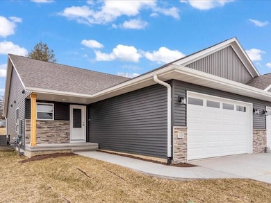 915 Prairie View Dr, West Branch, IA 52358 - photo 3