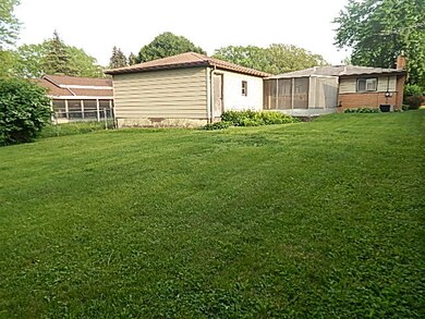 90 Spruce Ave, Waukegan, IL 60087 - photo 5