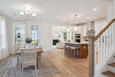 FOYER TOWARDS DINING