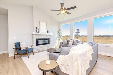 4653 177th St, Urbandale, IA 50323 - photo 3