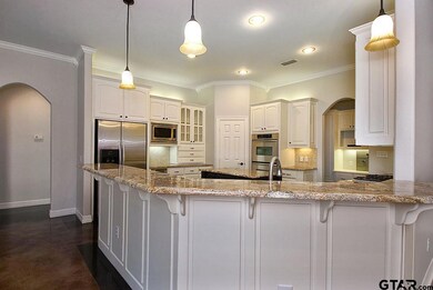 2030 2030 Stonegate Valley Dr, Tyler, TX 75703 - photo 4