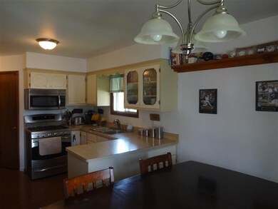 1337 Kellogg Ave, Janesville, WI 53546 - photo 3