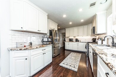 1901 N Mission Cir, Friendswood, TX 77546 - photo 7