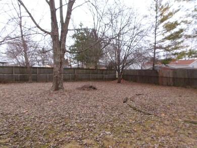 822 Eliots Oak Rd, Columbus, OH 43228 - photo 3