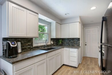 22-web-or-mls-2450 Thomas Ave, Holland-2