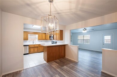 1105 N Patterson Dr, Moore, OK 73160 - photo 4