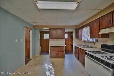 901 Hampton St, Scranton, PA 18504 - photo 3