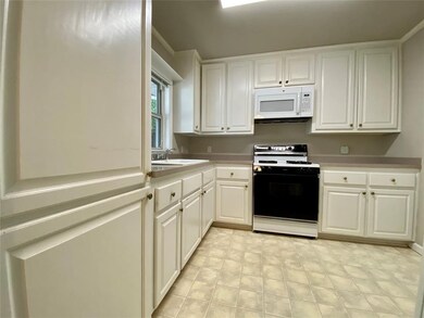 939 W 43rd St, Houston, TX 77018 - photo 3