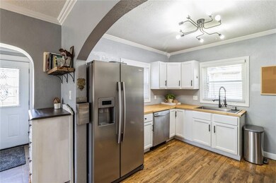 2813 53rd St, Des Moines, IA 50310 - photo 5