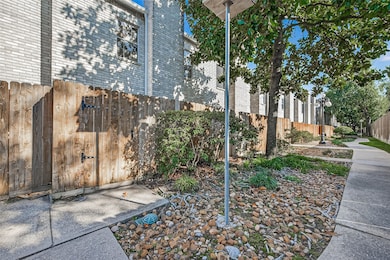 17645 Red Oak Dr unit 7645, Houston, TX 77090 - photo 2
