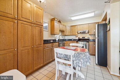 Chelsea Towers unit 501, Bethesda, MD 20817 - photo 5